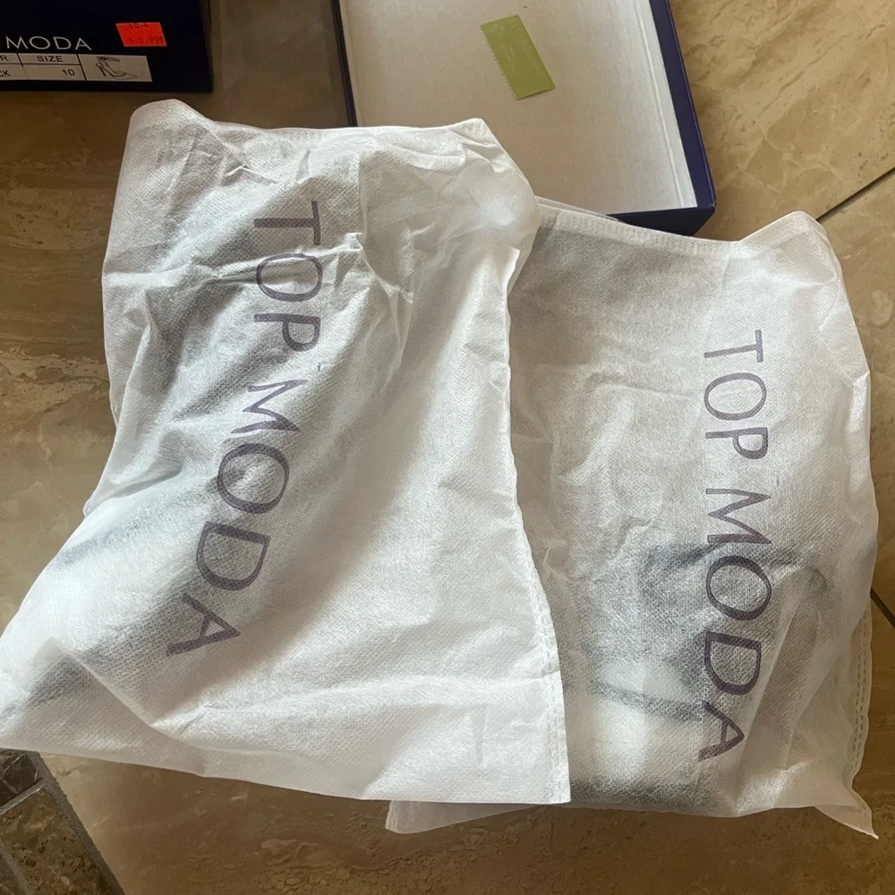 Black Heels - Picture 11 of 13